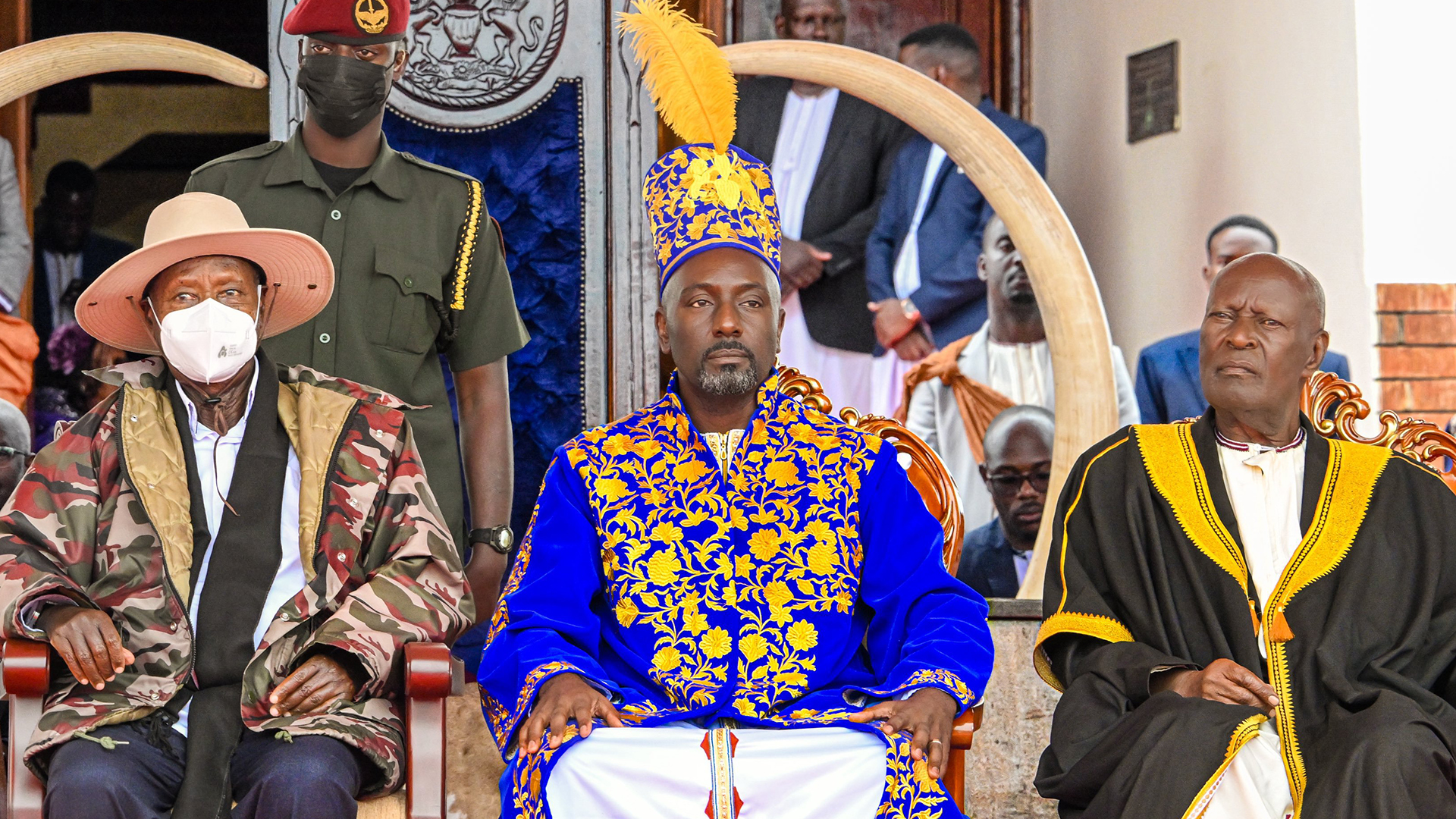 King Edward Rukidi Nyabongo I., President Museveni and Omusuga on coronation day